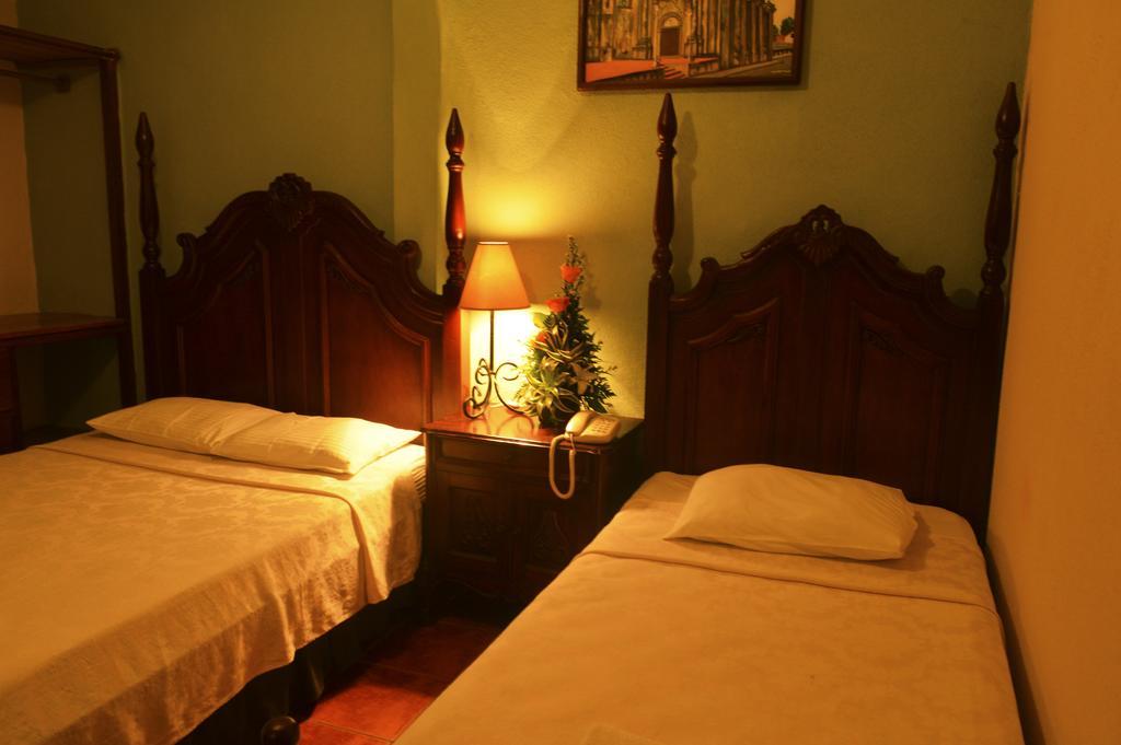 Hotel Real Leon Bagian luar foto
