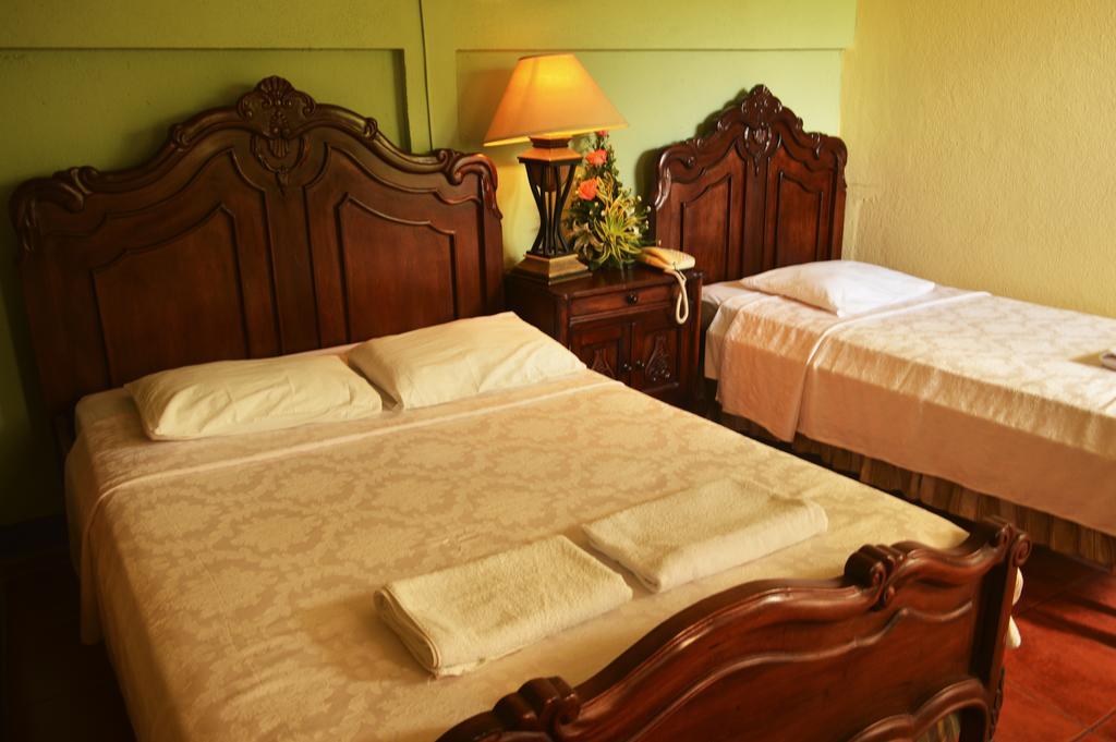 Hotel Real Leon Bagian luar foto