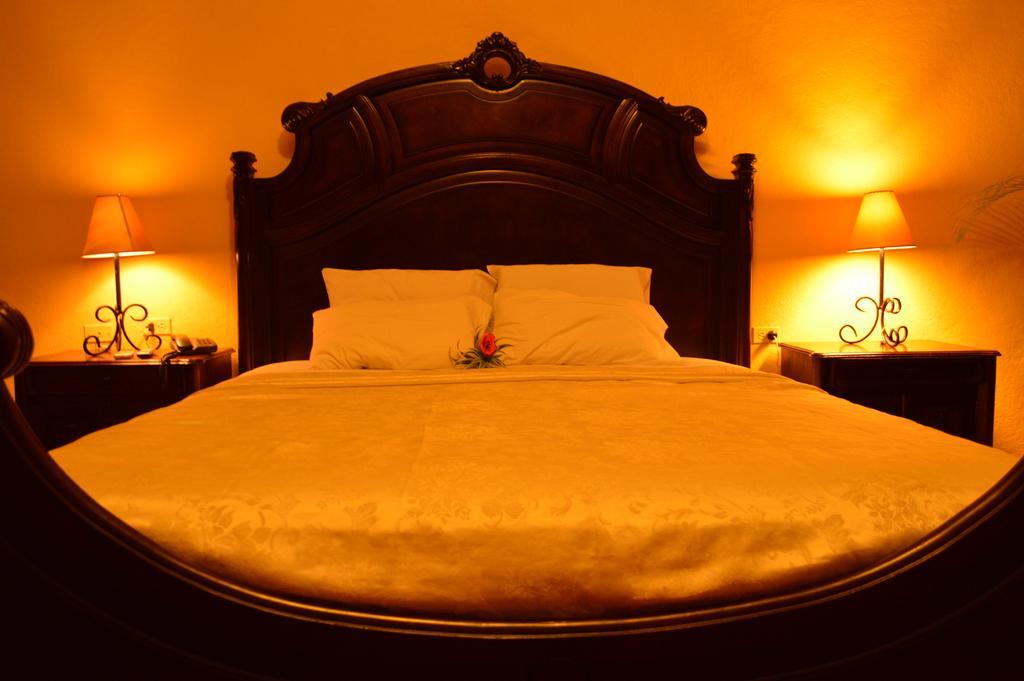 Hotel Real Leon Bagian luar foto